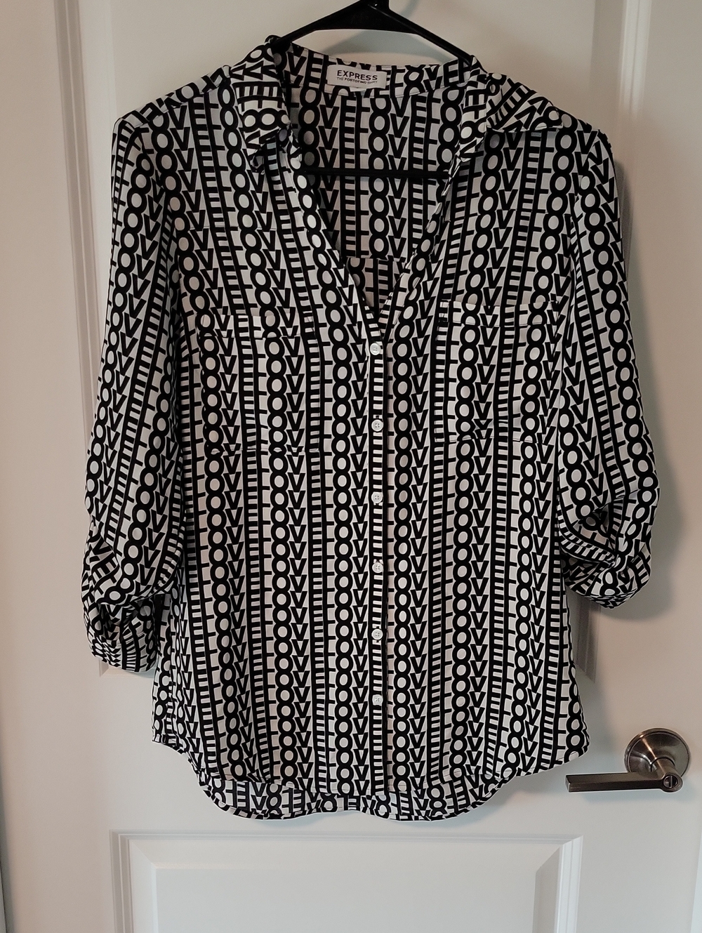 Express Black & White Patterned Button-Up Blouse